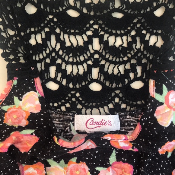 LIKE NEW RUFFLE TOP - Picture 3 of 4